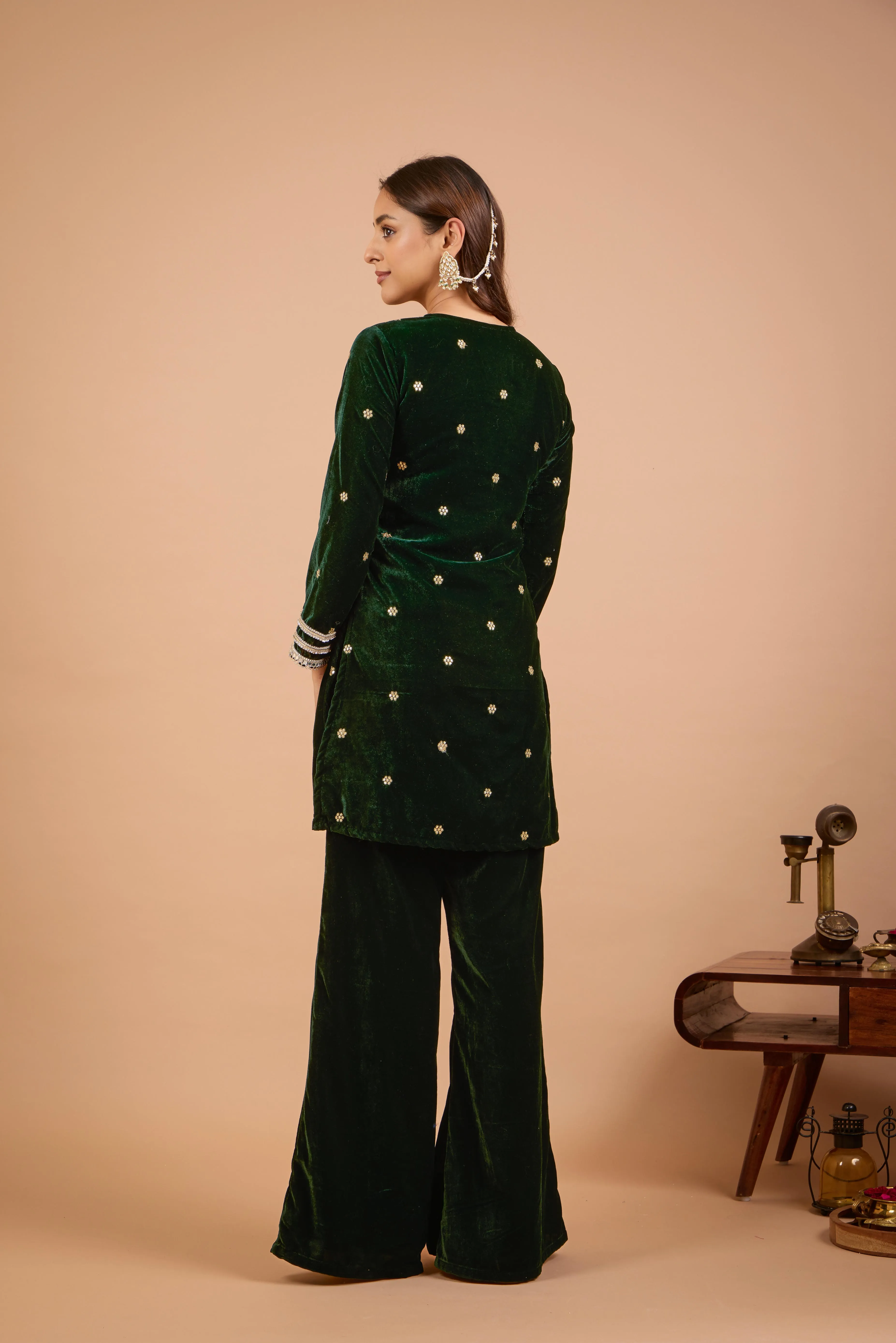 Alaya Jugni Lush Emerald V-Neck Velvet Kurta Set