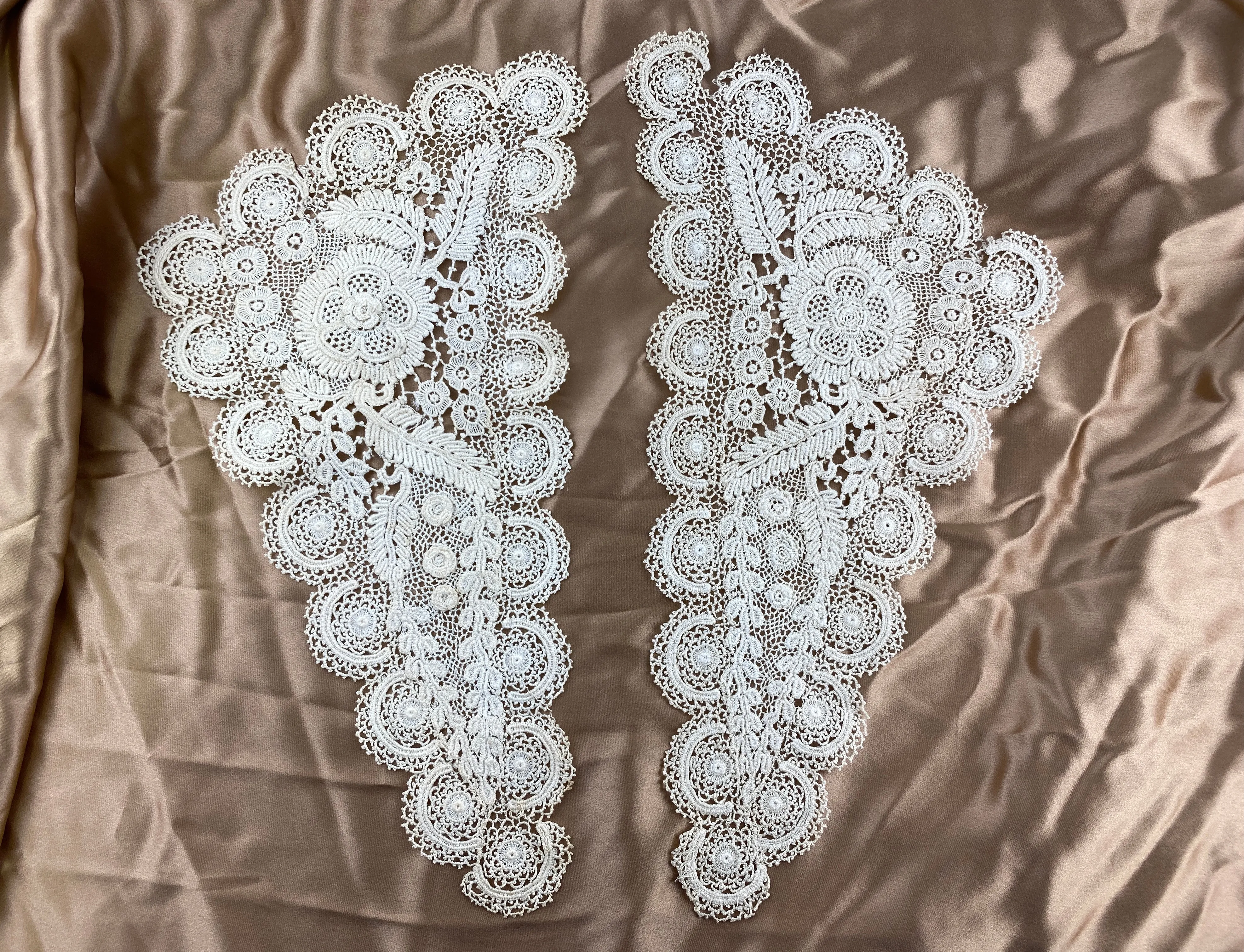 Antique Edwardian Cream Crochet Lace Collar Pieces