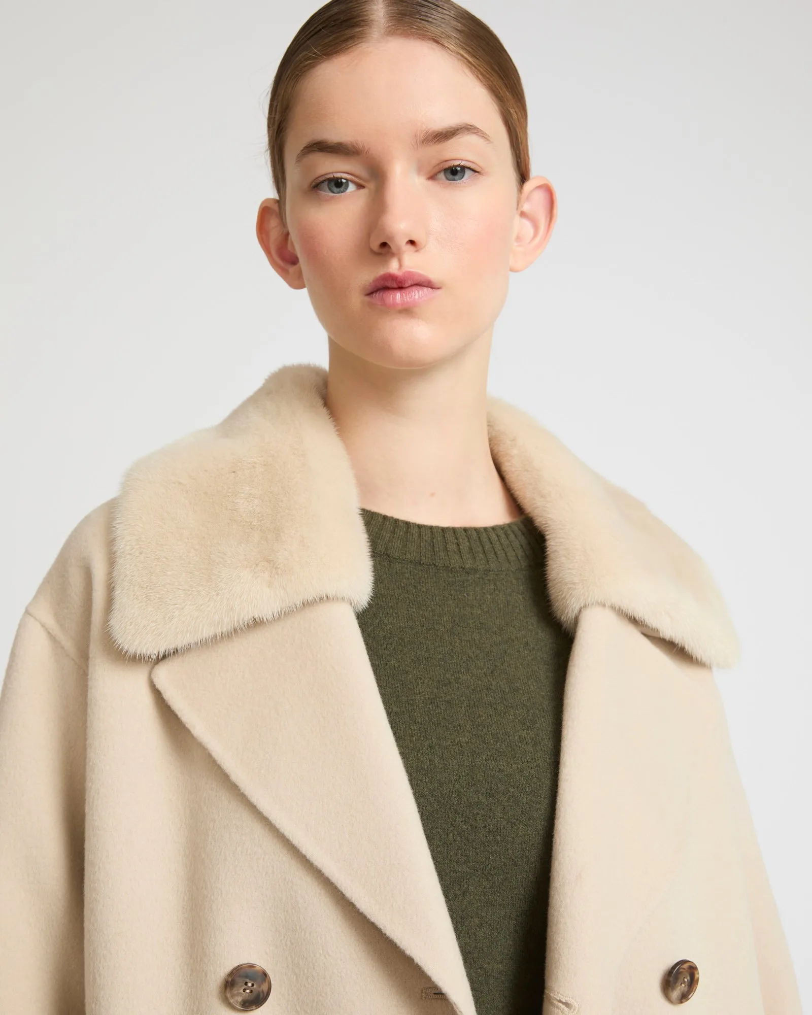 Cashmere wool coat with mink fur collar