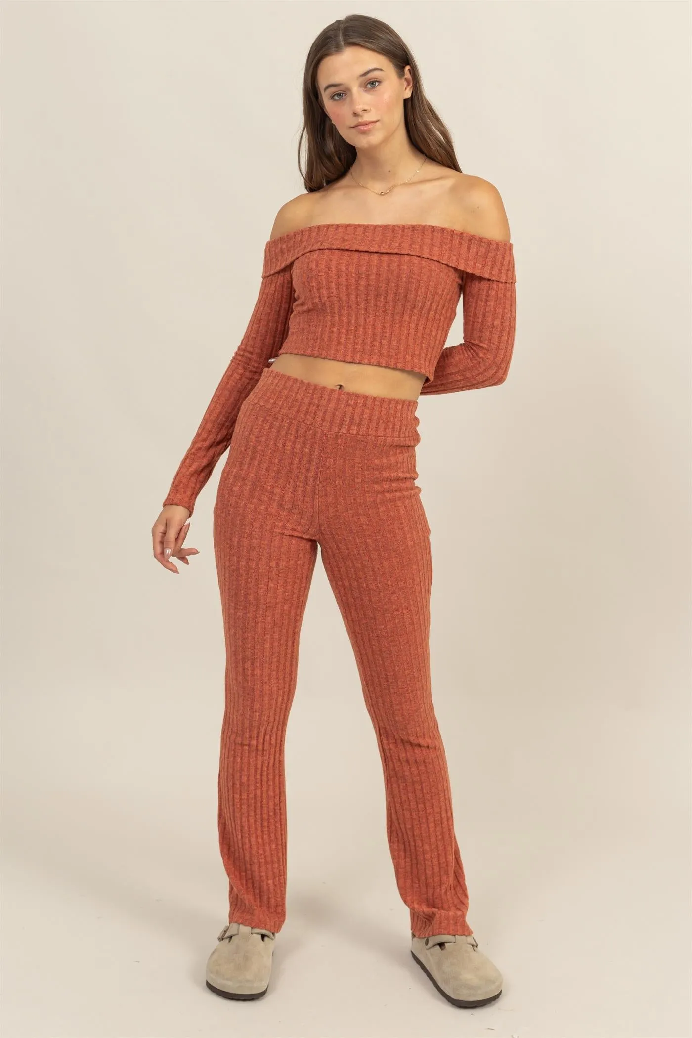 HF24F787-SET-RIBBED KNIT TOP AND FLARED PANTS SET