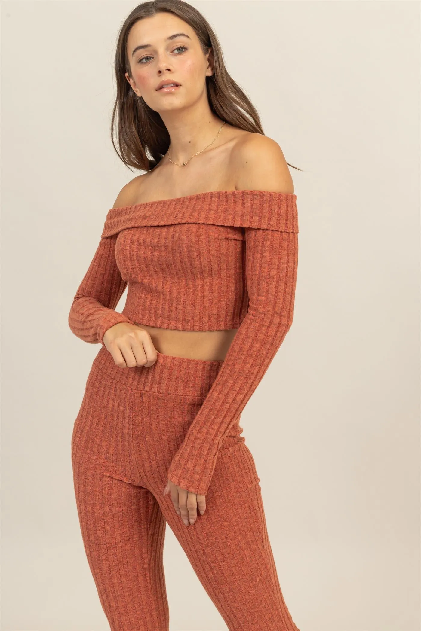 HF24F787-SET-RIBBED KNIT TOP AND FLARED PANTS SET