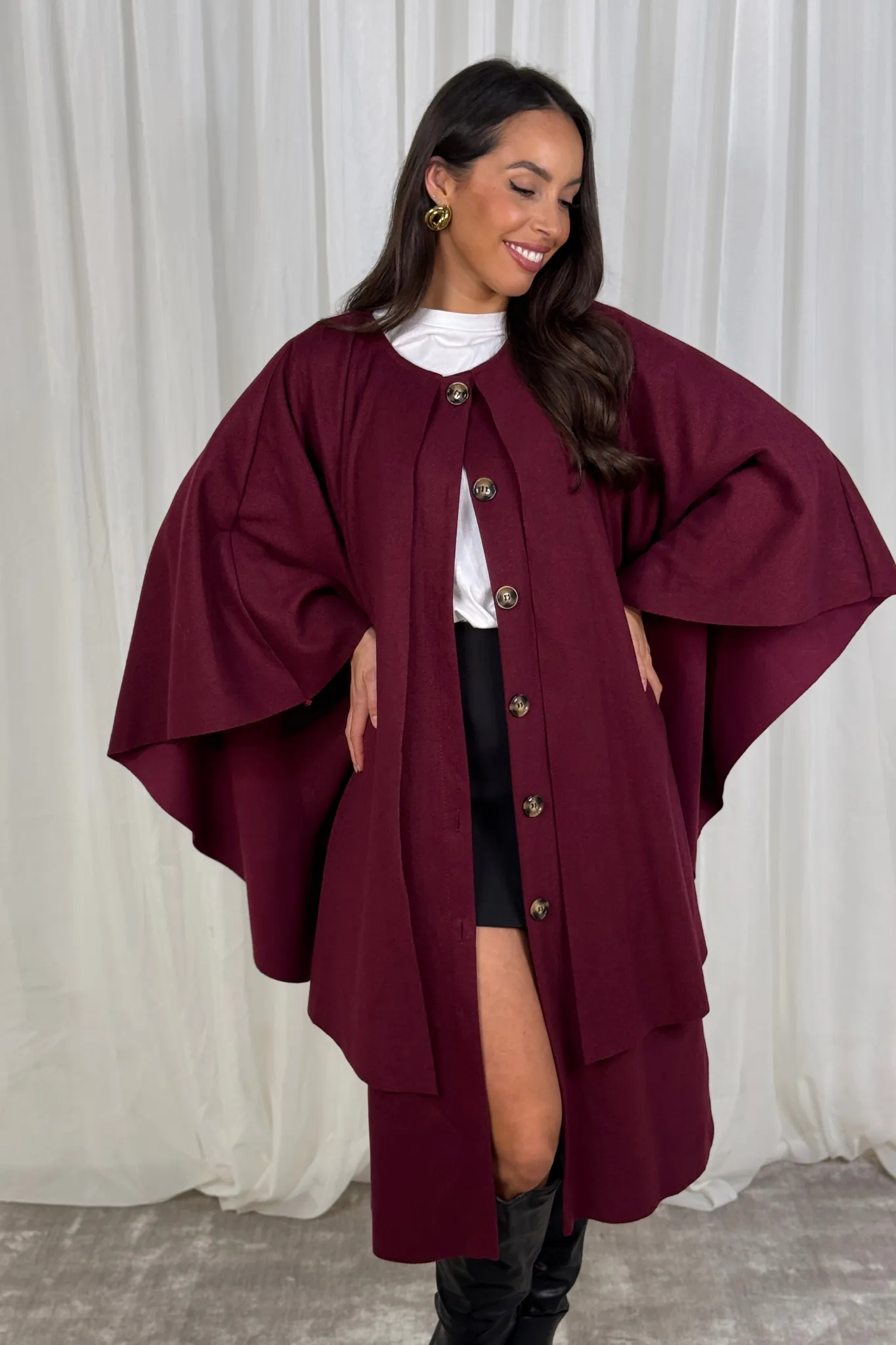 Indie Cape Overlay Coat In Wine