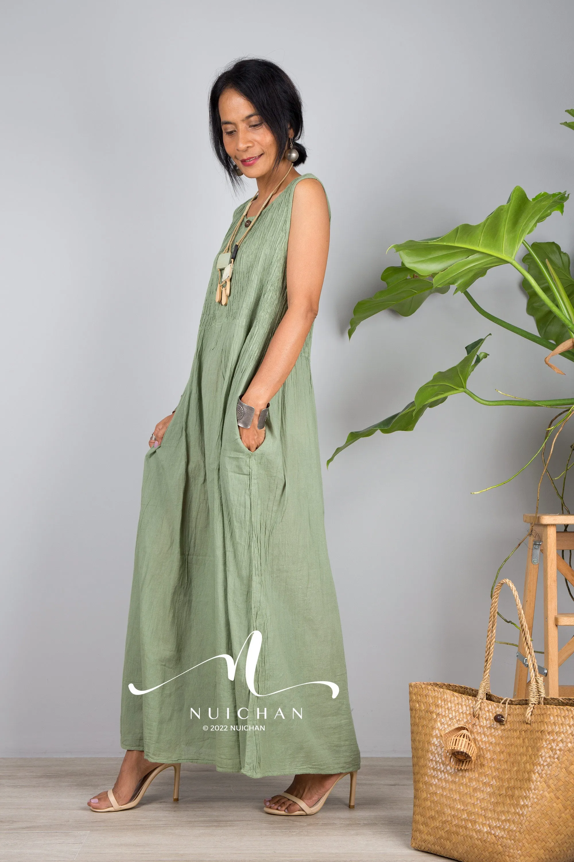 Sleeveless green cotton dress